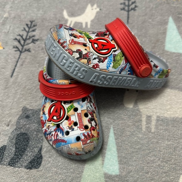 CROCS Avengers Comic Design Clogs with Red Strap Size 9T - Picture 2 of 6